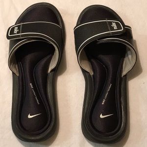 Pre-loved Nike Slipper Women Size 8